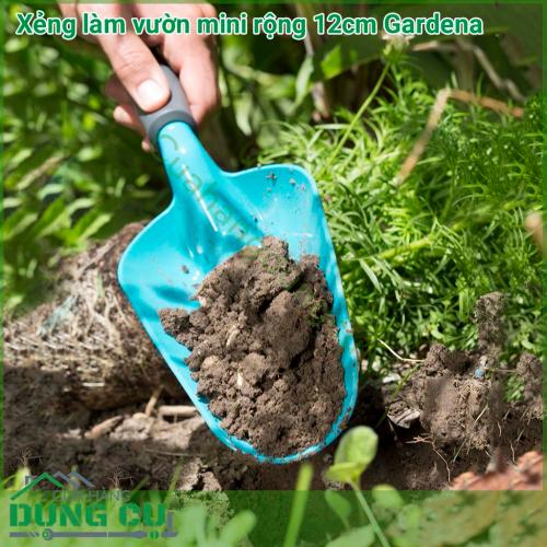 Xẻng làm vườn mini rộng 12cm Gardena  với tiết diện 12cm được thiết kế lòng xẻng võng giúp khả xúc tơi đất dễ dàng. Là dụng cụ không thể thiếu cho khu vườn nhỏ xinh của gia đình bạn.