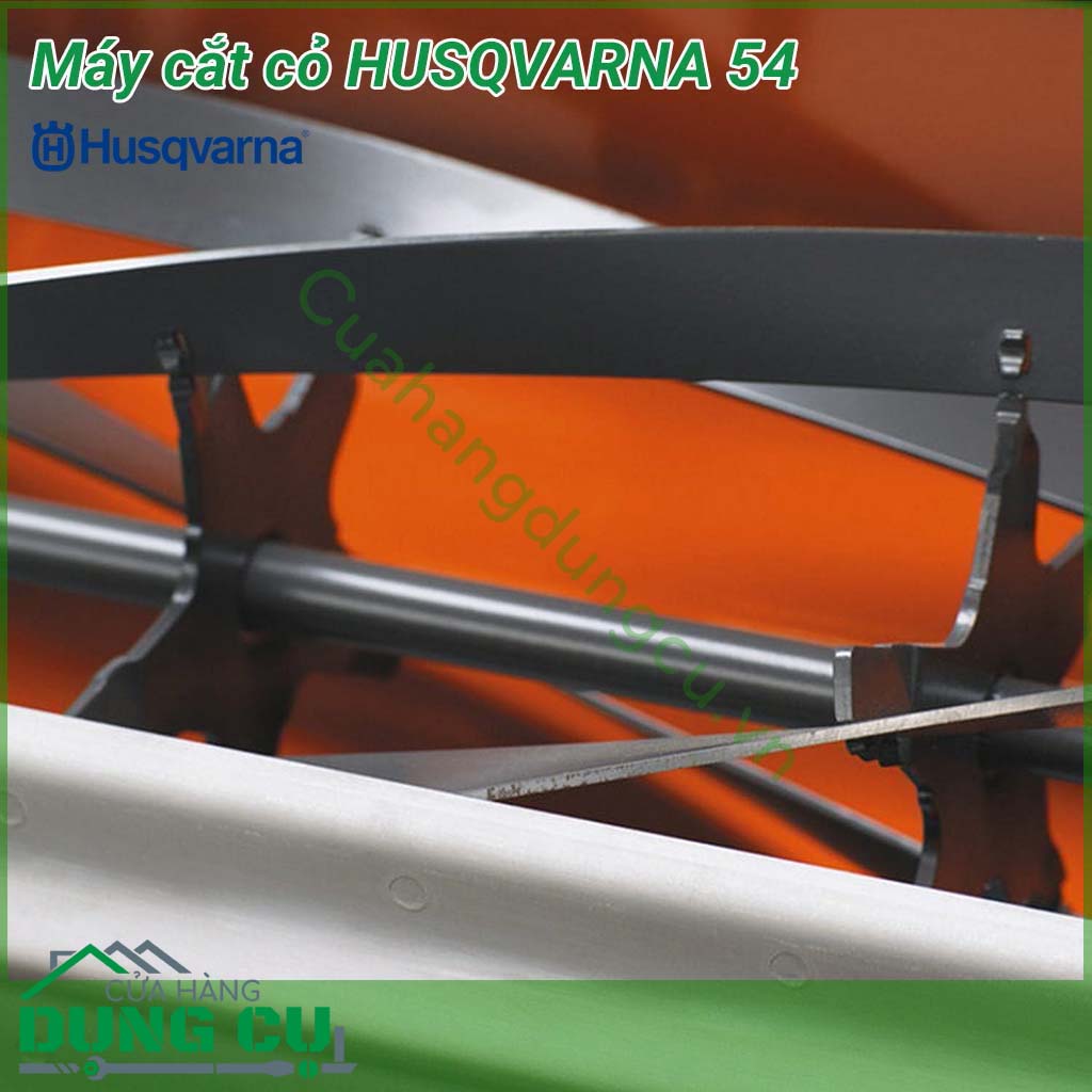Máy cắt cỏ đẩy tay HUSQVARNA 54 là loại máy cắt cỏ trục lăn truyền thống, phù hợp để sử dụng các bãi cỏ nhỏ. Dễ dàng vận chuyển, bền và kết quả cắt tuyệt vời, làm cho chiếc máy này vượt trội so với những chiếc máy khác.