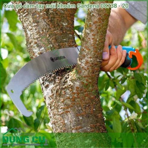 Cưa gỗ cầm tay mũi khoắm Gardena 08738-20 là sản phẩm chất lượng do Đức sản xuất với hiệu suất đáng tin cậy và chất lượng tuyệt hảo. Lưỡi cưa sắc bén, dễ dàng cắt bỏ những cành cây trên cao