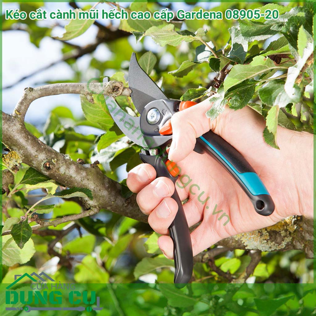 Kéo cắt cành cây mũi hếch Gardena 08905-20 được làm từ chất liệu thép không gỉ, lưỡi cắt sắc bén chất lượng cao, thiết kế hiện đại, hích hợp cho việc cắt tỉa gọn gàng những cành cây nhỏ dày tới 24 mm. 