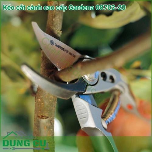 Kéo cắt cành cao cấp Gardena 08702-20 được làm từ chất liệu cao cấp, đem đến sự bền bỉ trong quá trình hoạt động. Kéo phù hợp cho những người thường xuyên chăm sóc cây cảnh và bonsai.