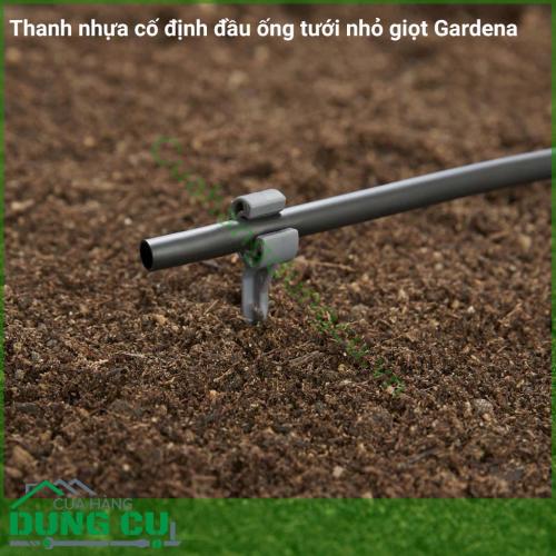 Thanh nhựa cố định ống tưới nhỏ giọt 4,6mm Gardena giúp bảo vệ dây tưới và có thể cố định đầu tưới nhỏ giọt trong chậu cây hoặc bất cứ mặt đất nào cần cố định đầu tưới.