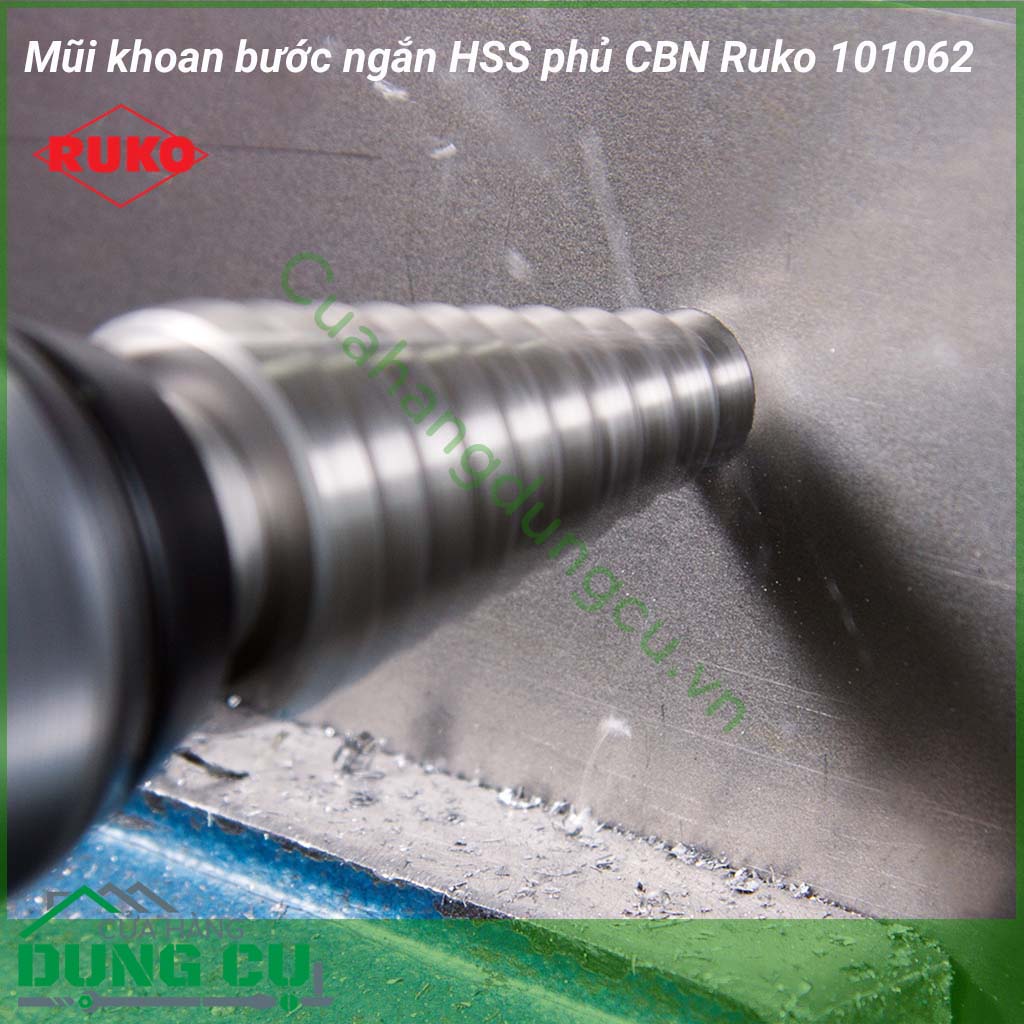 Mũi khoan bước 4-20 mm HSS Ruko 101062&nbsp;là một sản phẩm được làm từ chất liệu thép gió HSS bề mặt&nbsp;phủ CBN có độ cứng cực cao. Khoan được đa dạng các loại vật liệu như: kim loại| (Thép, nhôm, đồng thau, gang,...) và phi kim loại (Nhựa, gỗ). 
