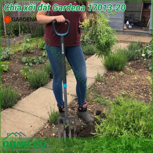 Chĩa xới đất trồng cây Gardena 17013-20 là một dụng cụ cần có cho những chủ vườn có nhu cầu làm đất sân vườn. Với chất liệu thép cao cấp và nhưa HDPE không độc hại. Cho độ bền cao và tính năng sử dụng vượt trội.