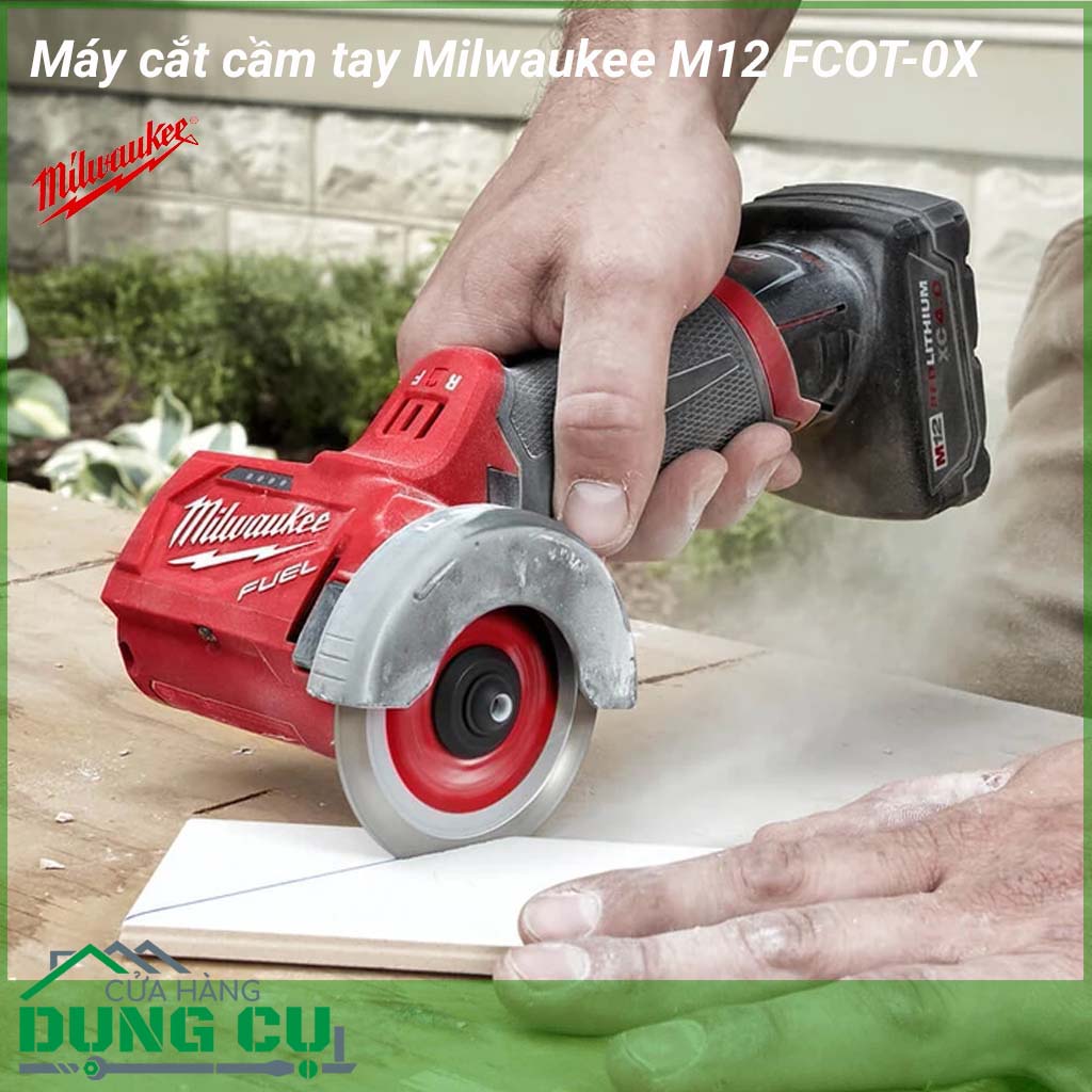Máy cắt cầm tay Milwaukee M12 FCOT-0X là máy cắt cầm tay lý tưởng,&nbsp;cắt được mọi vật liệu khác nhau, từ cắt gạch đá, cắt kim loại, cắt gỗ. Máy cắt&nbsp;Milwaukee M12 FCOT-0X thiết kế dạng cầm tay nhỏ gọn, điện thế 12V,&nbsp;lưỡi dao 76mm mang lại độ sâu cắt 16,3mm.