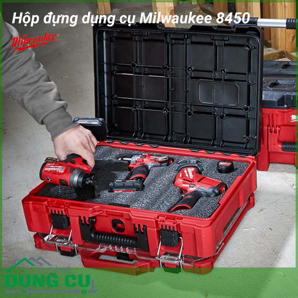 Thùng đựng đồ nghề xách tay Milwaukee 8450&nbsp;có thể bỏ vừa&nbsp;chiếc máy khoan, máy bắt vít mini&nbsp;sẽ bảo vệ sự an toàn cho nhiều loại máy móc, có 2 chốt khóa cố định mang lại sự chắc chắn và tay cầm gặp để việc mang theo khi đi làm trở nên dễ dàng. 