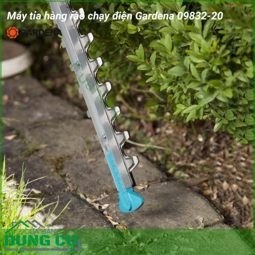 Máy tỉa hàng rào cây cảnh chạy điện Gardena 09832-20 với thiết kế nhỏ gọn bằng chất liệu cao cấp và lưỡi cưa được gia công đặc biệt cho khả năng hoạt động mạnh mẽ, sắc bén, tạo độ rắn chắc và độ bền tuyệt đối cho sản phẩm.