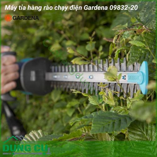 Máy tỉa hàng rào cây cảnh chạy điện Gardena 09832-20 với thiết kế nhỏ gọn bằng chất liệu cao cấp và lưỡi cưa được gia công đặc biệt cho khả năng hoạt động mạnh mẽ, sắc bén, tạo độ rắn chắc và độ bền tuyệt đối cho sản phẩm.