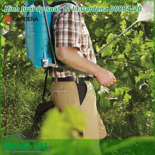 Bình tưới cây đeo vai 12L Gardena 00884-20 là một bình phun tưới tiện lợi có thể tích lên tới 12 lít để sử dụng trong các khu vườn lớn hoặc các khu vực của một ngôi nhà để chăm sóc cây và trong vườn, nơi cần một lượng nước lớn.