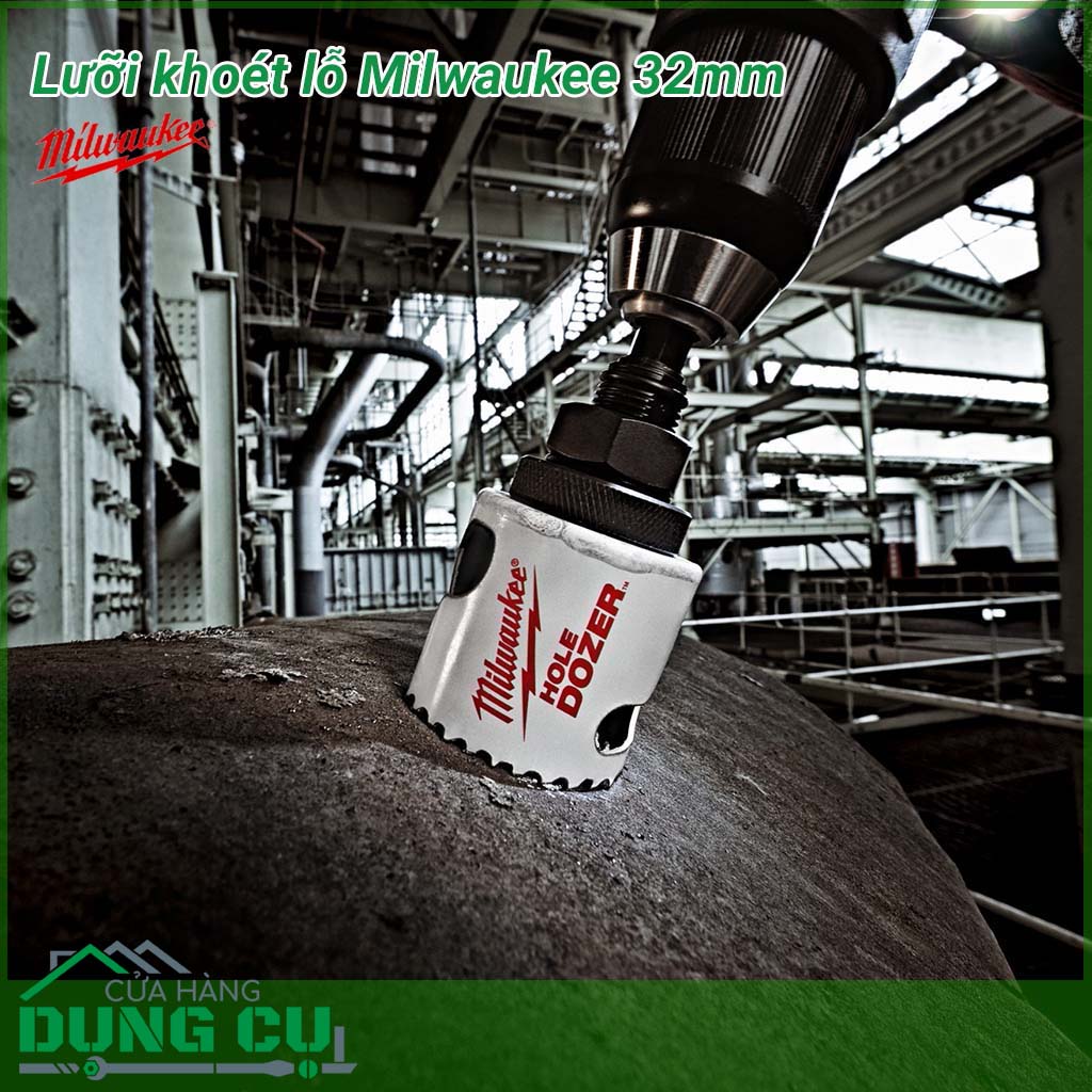 Lưỡi khoét lỗ Milwaukee 32mm&nbsp;được làm bằng chất liệu hợp kim thép cứng cáp, không hoen gỉ hay cong vênh, mài mòn trong quá trình làm việc, cho độ bền sử dụng lâu dài theo thời gian