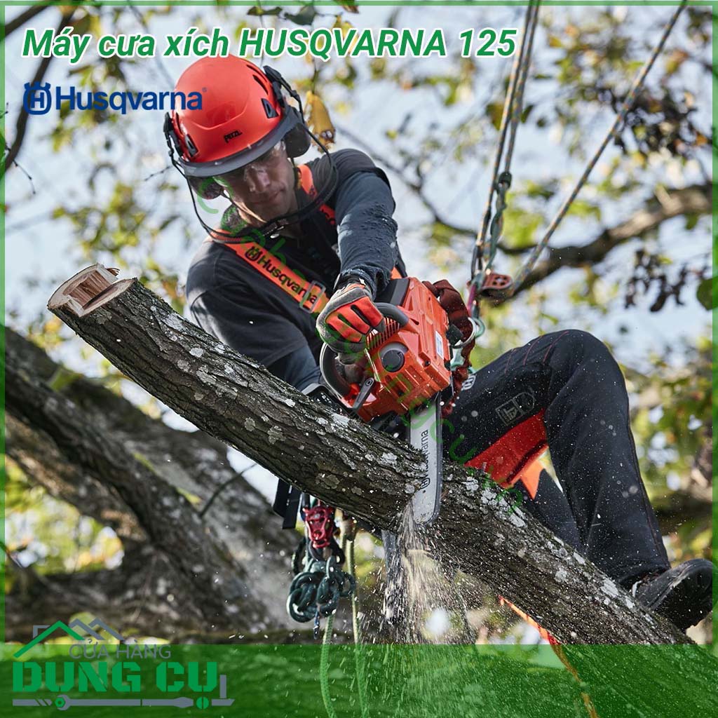 Máy cưa xích đa năng HUSQVARNA 125&nbsp;dòng máy cưa mini dành riêng cắt tỉa những cành nhỏ. Tiêu hao ít nhiên liệu, giảm lượng khí thải, khởi động dễ. Phù hợp sử dụng trong gia đình và hộ trang trại để cắt tỉa những cành và bụi cây nhỏ.&nbsp;