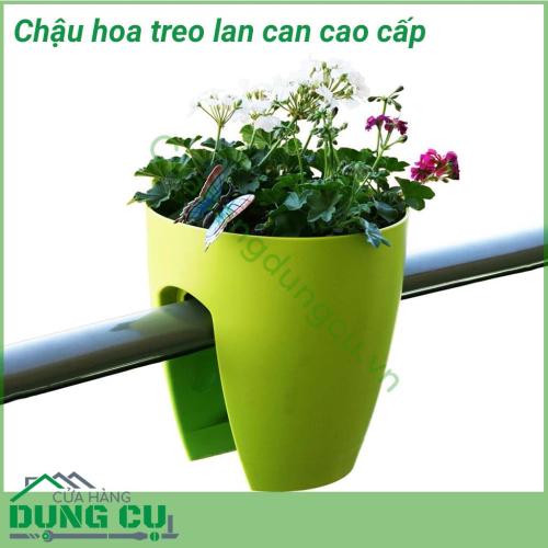 Chậu hoa lan can cao cấp bạn dễ dàng trồng được những chậu hoa xinh xắn để tô điểm cho không gian sống thêm xanh mát, lãng mạn. Thiết kế thông minh và tiện dụng, dễ dàng gắn trên lan can của ban công, tay vịn của cầu thang… mà không bị nghiêng, đổ.