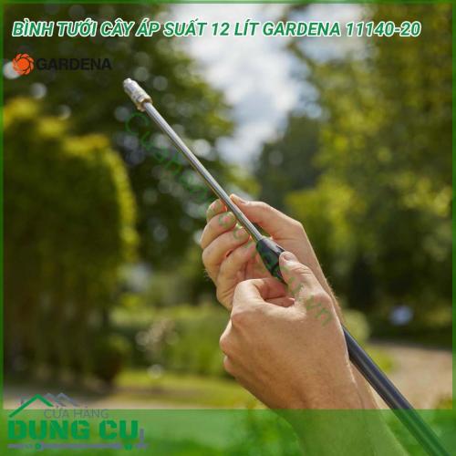 Bình tưới cây áp suất 12 lít Gardena 11140-20 với sức chứa lên đến 12 lít trong bình điều này làm cho nó trở nên lý tưởng cho việc chăm sóc các loại cây như cây ăn quả hoặc thậm chí là cây dây leo trong các khu vườn lớn.