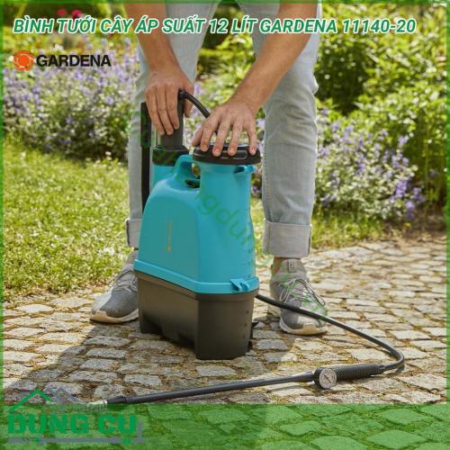 Bình tưới cây áp suất 12 lít Gardena 11140-20 với sức chứa lên đến 12 lít trong bình điều này làm cho nó trở nên lý tưởng cho việc chăm sóc các loại cây như cây ăn quả hoặc thậm chí là cây dây leo trong các khu vườn lớn.