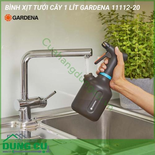 Bình xịt tưới cây 1 lít Gardena 11112-20 được thiết kế và sản xuất trên dây chuyền và công nghệ của Đức. Với vật liệu là từ nhựa HPDE cao cấp có được độ bền cao, thích nghi được với sự khắc nghiệt của thời tiết ngoài trời. 