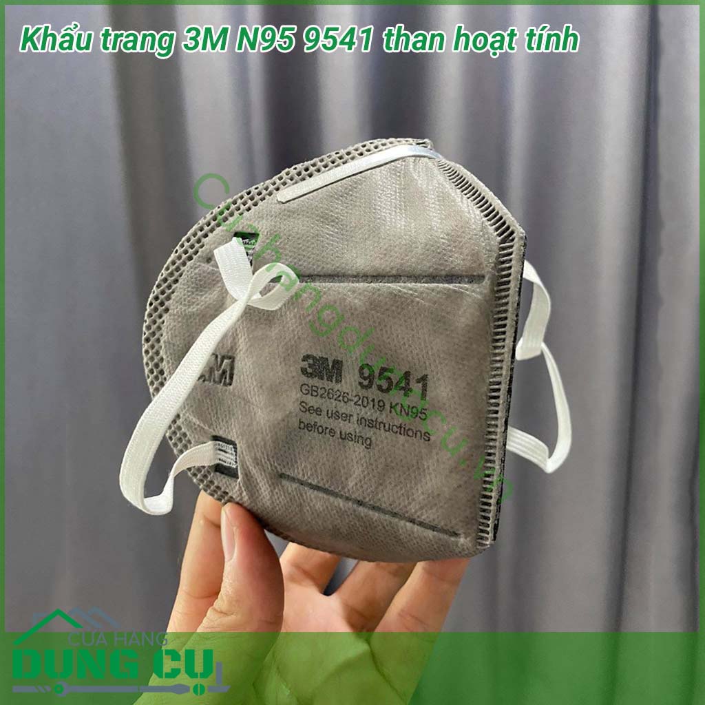 Khẩu trang 3M N95 9541 than hoạt tính&nbsp;cấu tạo 5 lớp từ vải không dệt PP và màng lọc tĩnh điện tiến tiến nhiều lớp giúp lọc và giữ bụi mịn PM2.5 và vi sinh vật gây hại cho da mặt. Khô thoáng trong khi sử dụng.