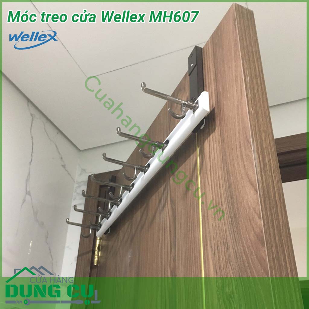 Móc treo quần áo sau cửa Wellex MH607&nbsp;sản xuất từ chất liệu&nbsp;bền đẹp, chắc chắn. Chất liệu liệu cứng cáp kết hợp cùng khả năng chịu lực tốt,&nbsp;giúp bạn treo quần áo và các vật dụng gia đình được&nbsp;an toàn, dễ dàng.