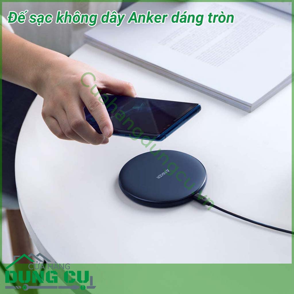Đế sạc không dây Anker dáng tròn&nbsp;sở hữu tính năng thông minh vô cùng tiện lợi vì không cần cắm dây sạc, chỉ cần đặt điện thoại lên và thế là pin sẽ được sạc đầy cực tiện