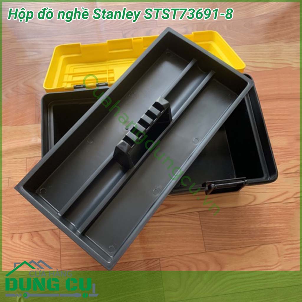 Hộp đồ nghề đa năng Stanley STST73691-8&nbsp;làm từ chất liệu nhựa cao cấp, theo tiêu chuẩn của châu Âu nên đảm bảo độ bền và chịu lực tốt, cho thời gian sử dụng lâu dài.&nbsp;Ngoài ra, chất liệu này còn tạo cho chiếc hộp có trọng lượng nhẹ, dễ di chuyển.