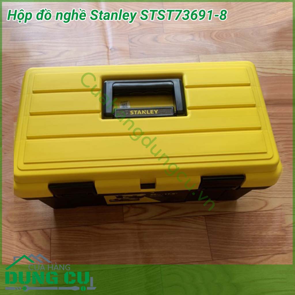 Hộp đồ nghề đa năng Stanley STST73691-8&nbsp;làm từ chất liệu nhựa cao cấp, theo tiêu chuẩn của châu Âu nên đảm bảo độ bền và chịu lực tốt, cho thời gian sử dụng lâu dài.&nbsp;Ngoài ra, chất liệu này còn tạo cho chiếc hộp có trọng lượng nhẹ, dễ di chuyển.