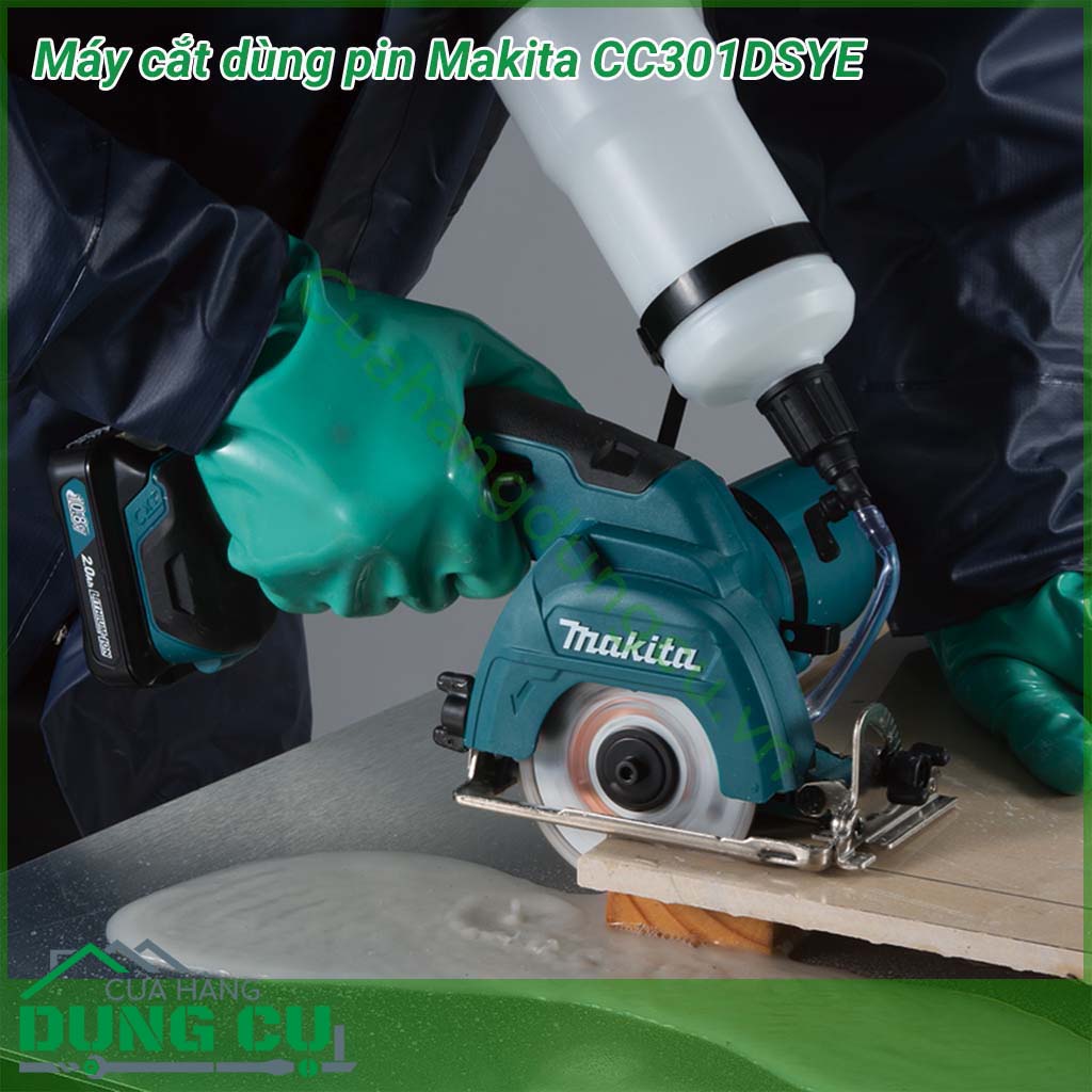 Máy cắt đa năng dùng pin Makita CC301DSYE với kích thước nhỏ gọn và thiết kế hiện đại.&nbsp;Sở hữu lưỡi cắt kim cương và bình nước có dung tích 0,5 lít hỗ trợ cho quá trình cắt vật liệu vừa nhanh lại đảm bảo bụi bẩn.