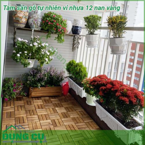 Sàn gỗ tự nhiên vỉ nhựa 12 nan vàng dễ lắp đặt. dễ lau chùi. Chịu nắng mưa tốt, không ẩm mốc, không mối mọt, cong vênh. Mặt trên là gỗ , mặt dưới là vỉ nhựa ,dưới vỉ nhựa có các đế nhọn cách mặt đất một khoảng cách để dễ dàng thoát nước