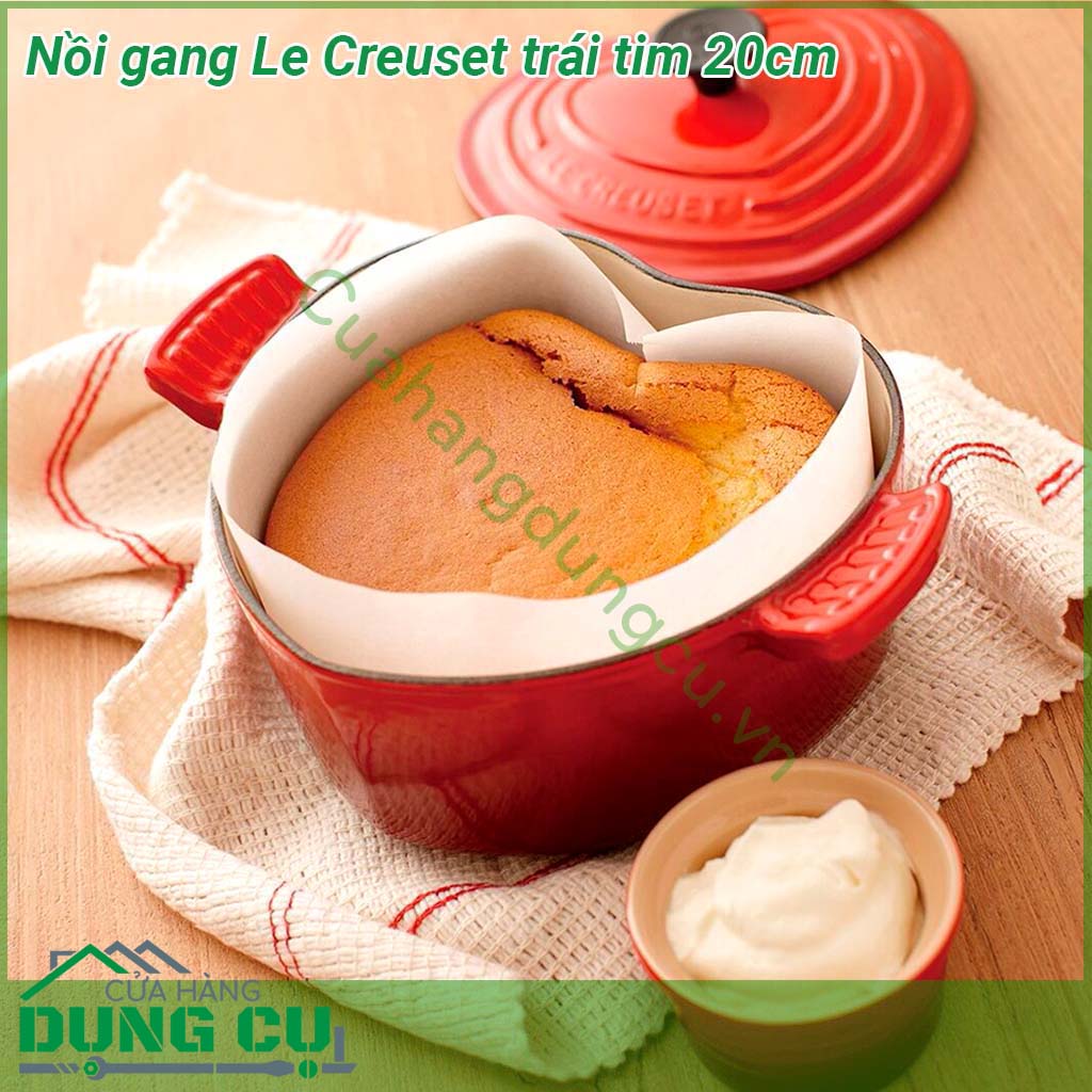 Nồi gang Le Creuset trái tim 20cm&nbsp;sản xuất từ chất liệu chính là gang độ bền cao &nbsp;an toàn tuyệt đối cho người dùng &nbsp;Thiết kế độc đáo hình trái tim với máu sắc đỏ bắt mắt Tay&nbsp;cầm chắc chắn và lòng nồi tráng men chống trầy xước