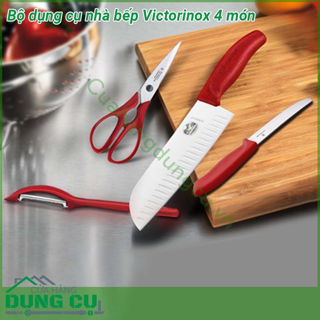 Bộ dụng cụ nhà bếp Victorinox 4 món&nbsp;được làm bằng thép không gỉ&nbsp;siêu sắc nét giúp cho vết cắt mịn đồng đều đẹp mắt Lưỡi dụng cụ&nbsp;thép không gỉ đặc biệt độ sắc nét lâu dài ít yêu cầu mài lại Tay cầm nhựa PP chống bụi bẩn dầu mỡ dễ dàng vệ sinh