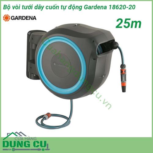 Bộ vòi tưới treo tường dây cuốn tự động Gardena 18620-20 25m được trang bị đủ các phụ kiện như giá treo  25m dây 13mm trong hộp cuốn vòi phun cổ điển cùng các cút nối chuẩn của hãng  Bạn chỉ việc khoan lắp nó lên tường kết nối với vòi nước cấp và sử dụng