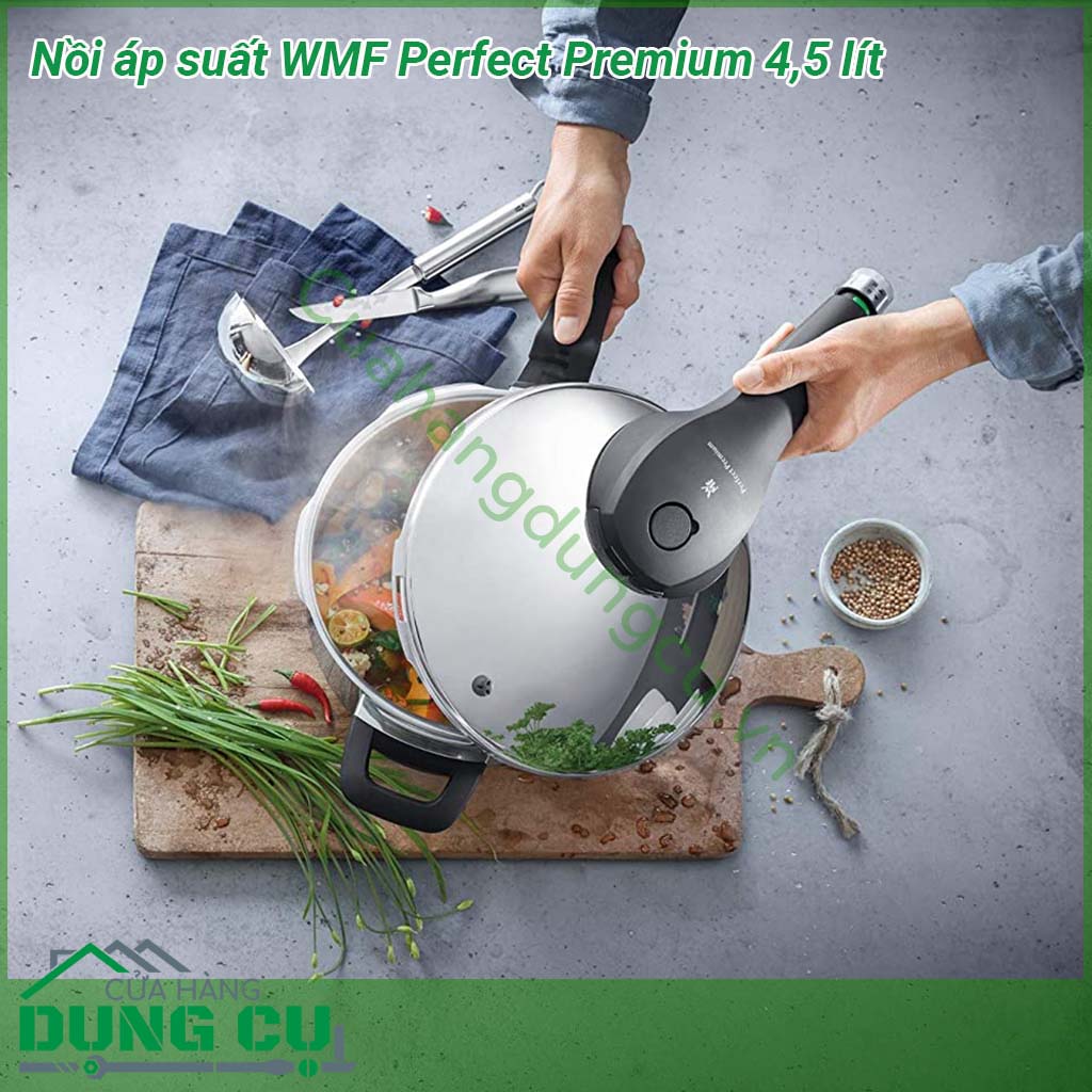 Nồi áp suất WMF Perfect Premium 4 5 lít&nbsp;được làm bằng thép không gỉ Cromargan 18 10 Cromargan giúp sản phẩm khá bền chống lại các va đập &nbsp;Với 2 cấp độ nấu điều khiển bằng một núm vặn Phù hợp với bếp từ Có thể rửa bằng máy rửa bát an toàn