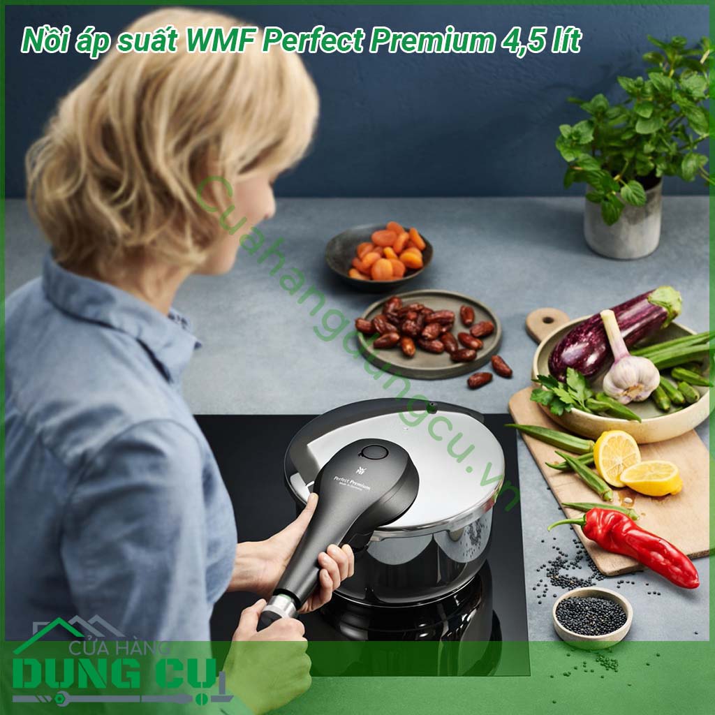 Nồi áp suất WMF Perfect Premium 4 5 lít&nbsp;được làm bằng thép không gỉ Cromargan 18 10 Cromargan giúp sản phẩm khá bền chống lại các va đập &nbsp;Với 2 cấp độ nấu điều khiển bằng một núm vặn Phù hợp với bếp từ Có thể rửa bằng máy rửa bát an toàn