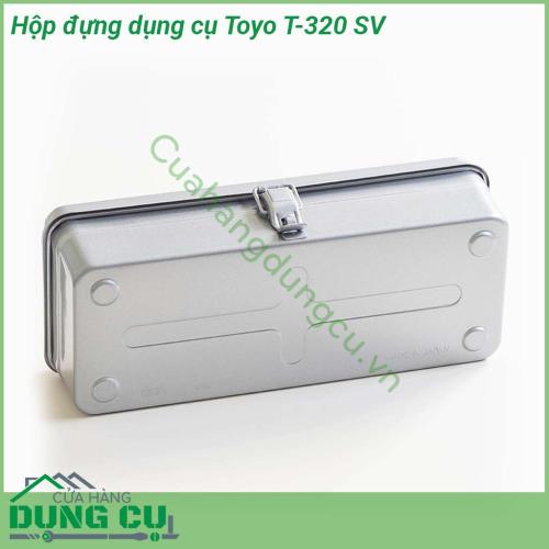 Hộp đựng dụng cụ Toyo T-320 SV được làm từ thép cao cấp chống ăn mòn không bị ghỉ và không bị cong vênh  Bề mặt sơn nhẵn mịn sáng bóng và hạn chế tối đa trầy xước  Tay cầm chắc chắn thiết kế dễ dàng cầm khi di chuyển