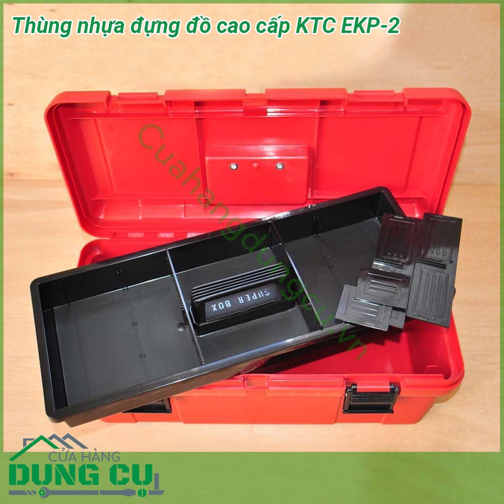Thùng nhựa đựng đồ cao cấp KTC EKP-2&nbsp;được làm bằng nhựa cao cấp cứng siêu siêu bền &nbsp;Với thiết kế thông minh có thể tháo rời &nbsp;quai xách tiện dụng cho việc mang theo mọi lúc 2 chốt khóa chắn chắn ngăn đựng đồ lớn đảm bảo cho việc bảo quản cất giữ sản phẩm