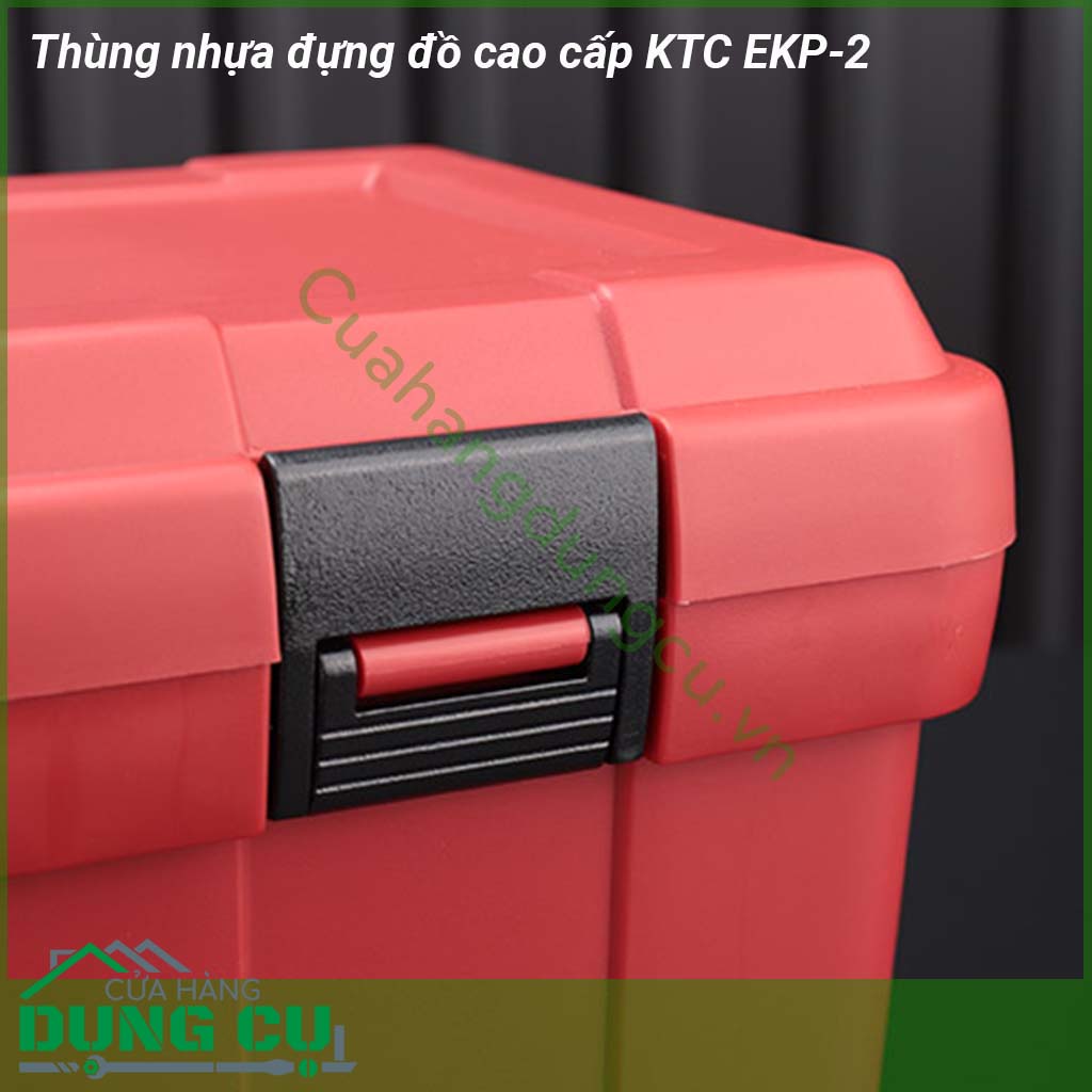 Thùng nhựa đựng đồ cao cấp KTC EKP-2&nbsp;được làm bằng nhựa cao cấp cứng siêu siêu bền &nbsp;Với thiết kế thông minh có thể tháo rời &nbsp;quai xách tiện dụng cho việc mang theo mọi lúc 2 chốt khóa chắn chắn ngăn đựng đồ lớn đảm bảo cho việc bảo quản cất giữ sản phẩm