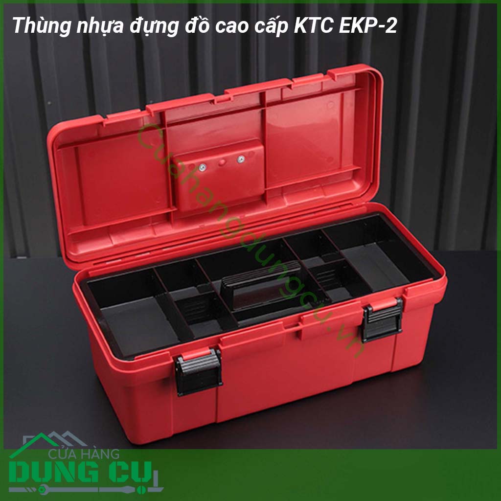 Thùng nhựa đựng đồ cao cấp KTC EKP-2&nbsp;được làm bằng nhựa cao cấp cứng siêu siêu bền &nbsp;Với thiết kế thông minh có thể tháo rời &nbsp;quai xách tiện dụng cho việc mang theo mọi lúc 2 chốt khóa chắn chắn ngăn đựng đồ lớn đảm bảo cho việc bảo quản cất giữ sản phẩm