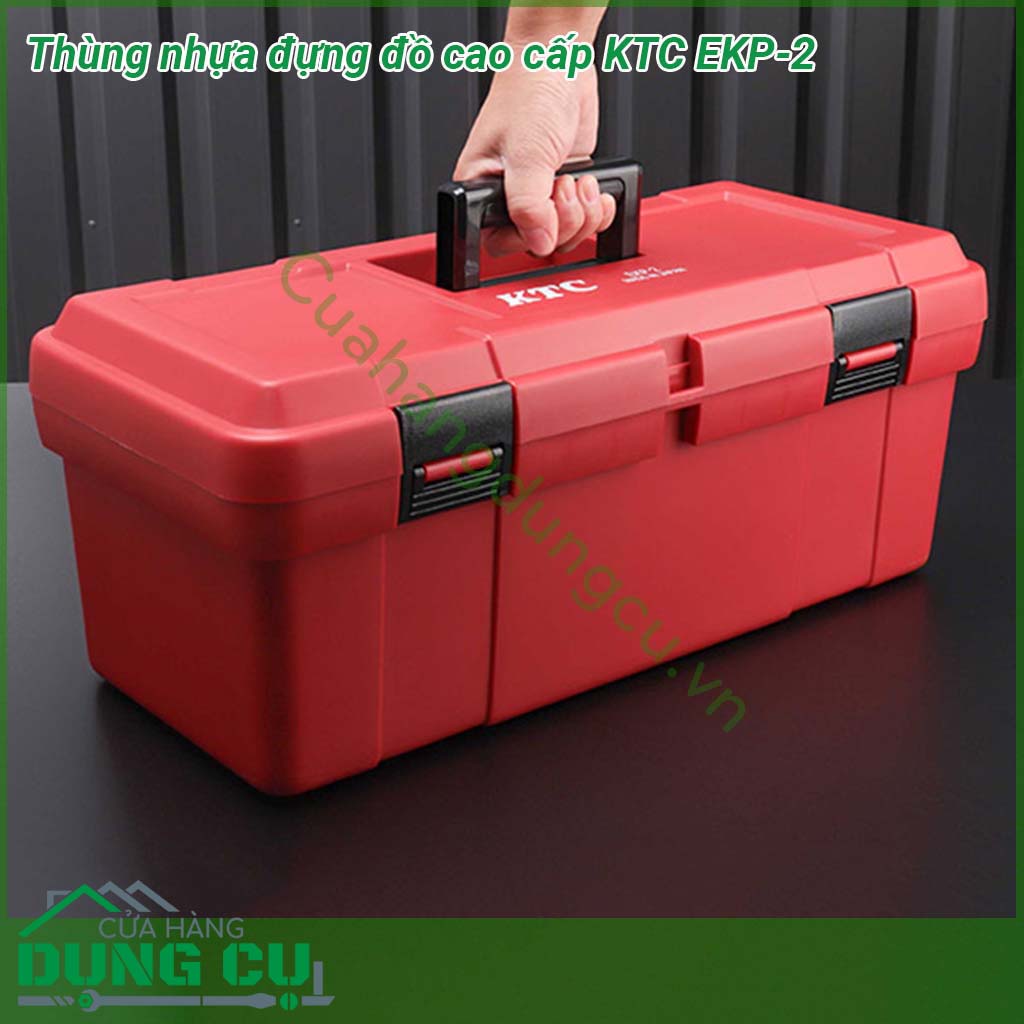 Thùng nhựa đựng đồ cao cấp KTC EKP-2&nbsp;được làm bằng nhựa cao cấp cứng siêu siêu bền &nbsp;Với thiết kế thông minh có thể tháo rời &nbsp;quai xách tiện dụng cho việc mang theo mọi lúc 2 chốt khóa chắn chắn ngăn đựng đồ lớn đảm bảo cho việc bảo quản cất giữ sản phẩm
