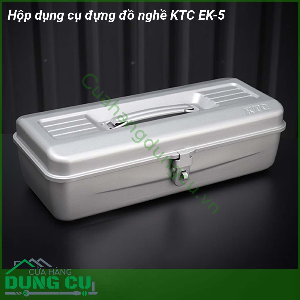 Hộp dụng cụ đựng đồ nghề KTC EK-5 được làm từ chất liệu&nbsp;bằng sắt dày và cứng cáp Bề ngoài được sơn tĩnh điện không sợ bị vỡ chống gỉ Tay xách và khóa bằng sắt chắc chắn bền đẹp &nbsp;Có thể mang đi lại dễ dàng lỡ có đánh rơi cũng không sợ bị vỡ