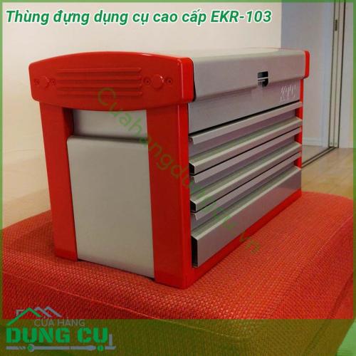 Thùng đựng dụng cụ cao cấp EKR-103 được làm bằng sắt phun tĩnh điện chống trầy xước và chống hóa chất ăn mòn  Thùng đựng đồ nghề gồm 3 ngăn kéo và 1 ngăn trên cùng giúp bạn có thể phân chia dễ dàng các loại dụng cụ riêng biệt