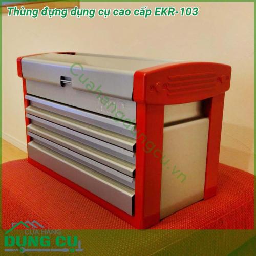 Thùng đựng dụng cụ cao cấp EKR-103 được làm bằng sắt phun tĩnh điện chống trầy xước và chống hóa chất ăn mòn  Thùng đựng đồ nghề gồm 3 ngăn kéo và 1 ngăn trên cùng giúp bạn có thể phân chia dễ dàng các loại dụng cụ riêng biệt