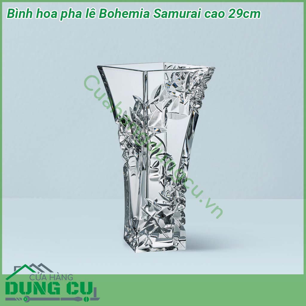 Bình hoa pha lê Bohemia Samurai cao 29cm được chế tác từ dòng pha lê cao cấp nhất của Bohemia có độ bền cao thiết kế đơn giản thanh lịch&nbsp;và phù hợp với trang trí&nbsp;để bàn cắm hoa hoặc trang trí phòng mang lại sự sang trọng và mới lạ cho không gian