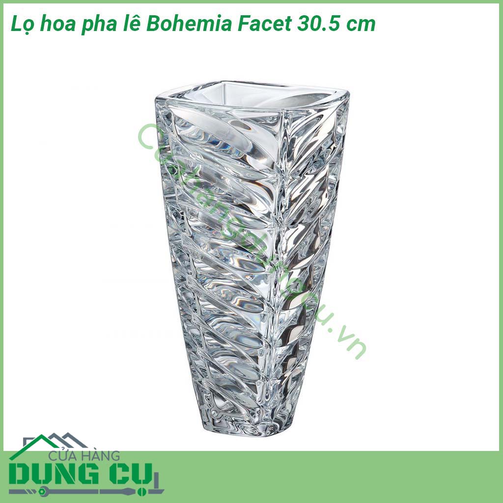 Lọ hoa pha lê Bohemia Facet 30 5 cm&nbsp;nổi bật bởi thiết kế tinh khiết và tươi sáng của thủy tinh pha lê kết hợp với đường nét xoắn tạo độ phản quang và nổi bật vô cùng Chất liệu pha lê không chì bền đường nét thiết kế đẹp tinh tế