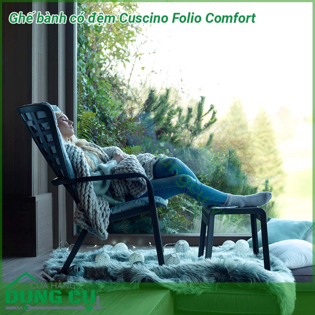 Ghế bành có đệm Cuscino Folio Comfort được làm từ một tấm nhựa polypropylene duy nhất có thể điều chỉnh uốn cong mềm mại Trọng lượng nhẹ  có thể xếp chồng lên nhau và chịu được thời tiết thích hợp sử dụng ngoài trời  Có thể tái chế hoàn toàn