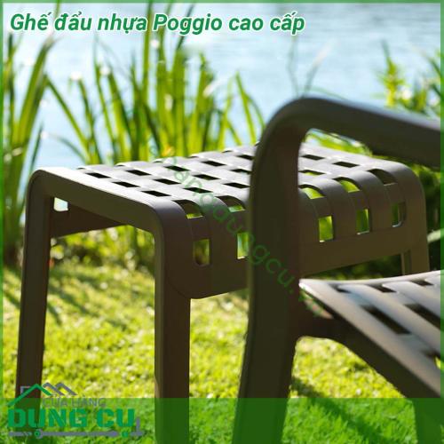 Ghế đẩu nhựa Poggio cao cấp được làm bằng nhựa sợi thủy tinh và có khung đục lỗ được trang trí bằng hoa văn hình vuông giúp tăng thêm phong cách độc đáo cho môi trường ngoài trời  Ghế có khả năng chịu nhiệt nắng mưa cực kỳ tốt