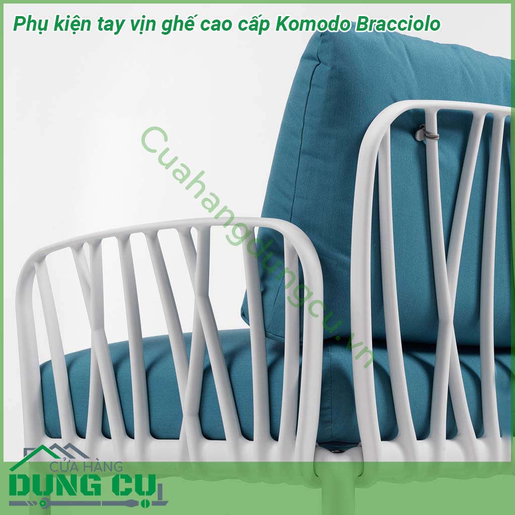 Phụ kiện tay vịn ghế cao cấp Komodo Bracciolo với thiết kế trang nhã lấy cảm hứng từ cành cây bạn có thể biến chiếc ghế bành và nội thất KOMODO trở nên thật đặc biệt  Tay vịn có thể cố định ở cả hai bên bằng polypropylene có thể tái chế và chống tia UV cũng như thời tiết xấu