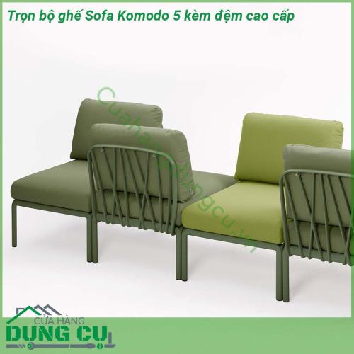 Ghế Sofa Komodo 5 kèm đệm cao cấp  khung polypropylene pha sợi thủy tinh với phụ gia UV Lưng tựa và tay vịn có thể được gắn trên tất cả các bên của ghế Có thể tháo rời và xếp gọn Bề mặt mờ Chân đế chống trượt Bộ đệm 5 chỗ đã bao gồm Khung kim loại hỗ trợ bên trong