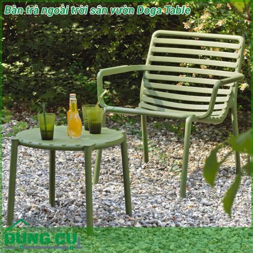 Bàn trà ngoài trời sân vườn Doga Table được làm bằng chất liệu nhựa polypropylene với phụ gia chống tia UV chịu áp suất cao và có khả năng tái chế  Mặt bàn được thiết kế hình tròn thể hiện sự gần gũi nhẹ nhàng Với kích thước nhỏ gọn vô cùng tiện lợi chính là một sự lựa chọn hoàn hảo cho không gian sân vườn ngoài trời