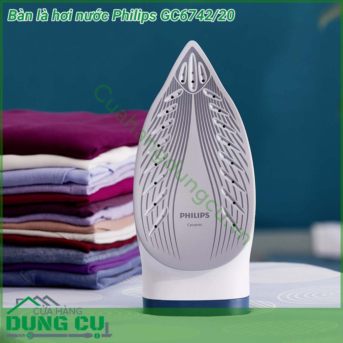 Bàn là hơi nước Philips GC6742 20&nbsp;thiết kế đơn giản đẹp mắt kích cỡ gọn nhẹ sử dụng ủi đồ tiện lợi trong mọi hoàn cảnh Mặt đế bàn ủi phủ chống dính Ceramic bóng sáng bền bỉ lướt êm ái trên mọi mặt vải dễ vệ sinh Hoạt động với công suất 2400 W cho khả năng làm nóng mặt đế nhanh ủi thẳng đồ mau tiết kiệm điện năng gia đình