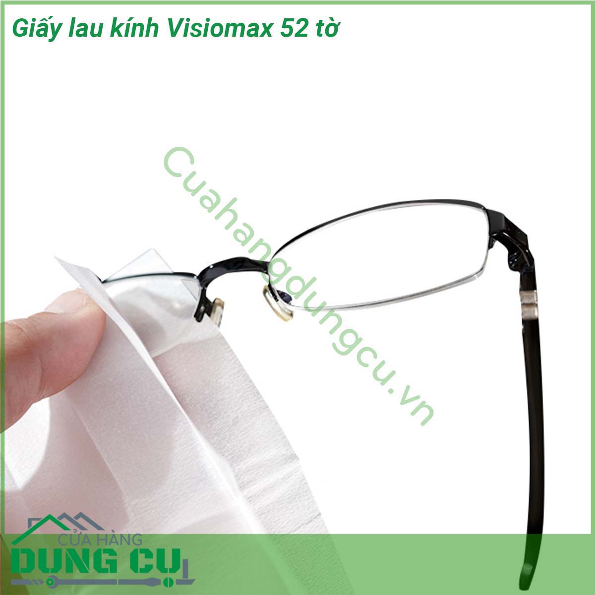 Giấy lau kính Visiomax 52 tờ&nbsp;được thiết kế riêng để làm sạch các bụi bẩn bám dính lên kính không để lại vệt mờ hạn chế tạo ra các vết xước trên bề mặt kính Đồng thời sản phẩm còn có tác dụng chống tĩnh điện và làm giảm sương mù