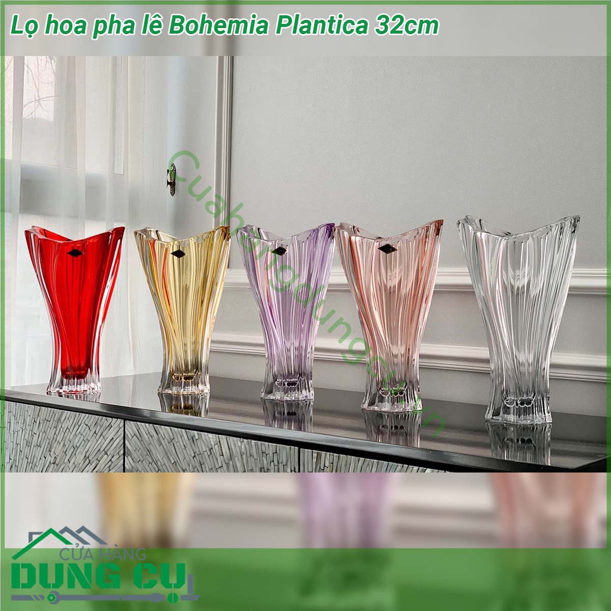 Lọ hoa pha lê Bohemia Plantica 32cm&nbsp;được làm bằng thủy tinh pha lê cao cấp nhất Lọ hoa có kiểu dáng sang trọng và phá cách được thiết kế theo phong cách Châu Âu hiện đại họa tiết lượn sóng sáng tạo tối giản không cầu kỳ nhưng toát lên vẻ thanh cao sang trọng đẳng cấp và tinh tế Bình pha lê rất phù hợp để cắm hoa cắt cành như một vật trang trí hiệu quả hoặc là một yếu tố của việc cắm hoa nó cũng sẽ hoạt động như một món quà